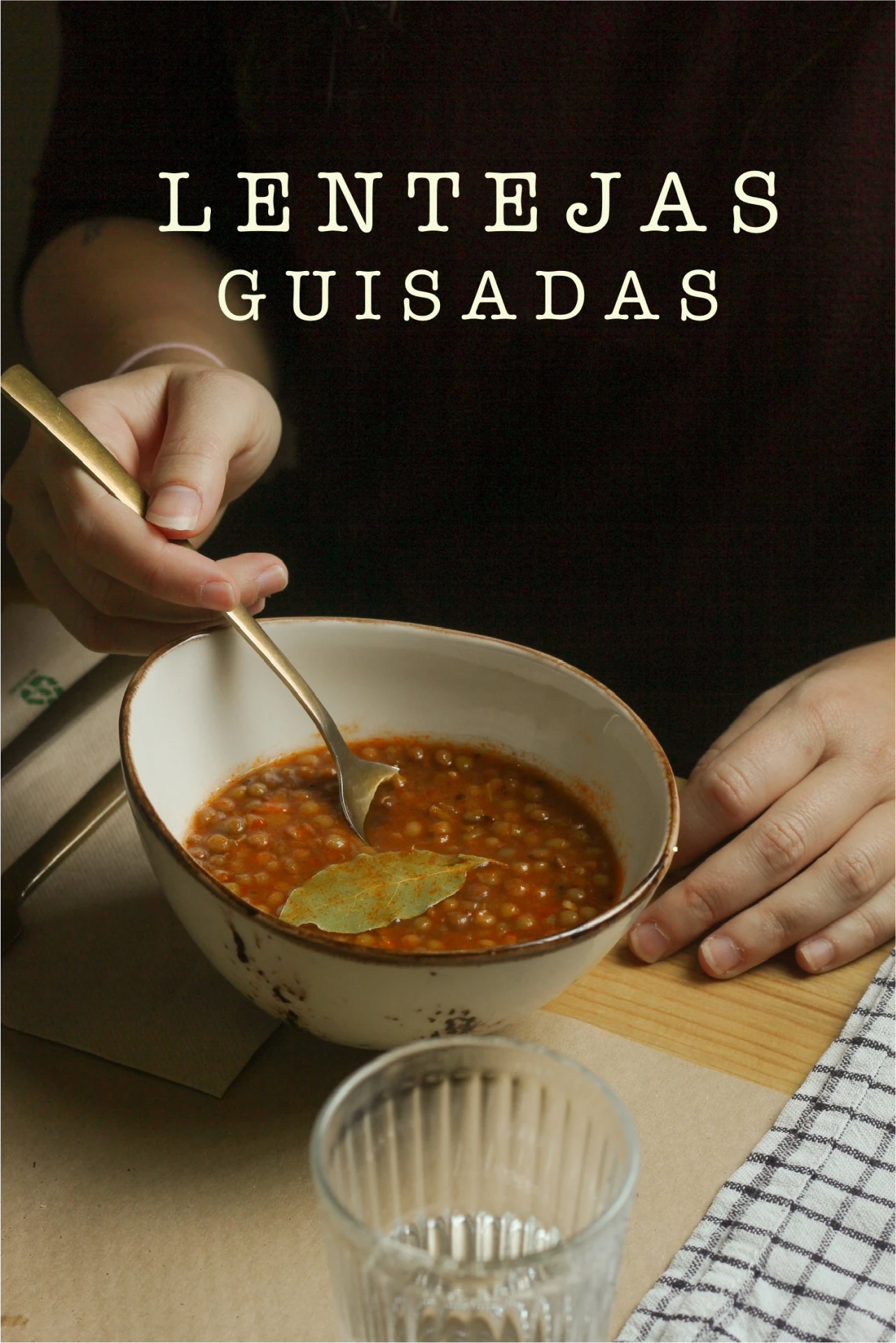 Comida vegana casera con lentejas en restaurante Punto Vegano