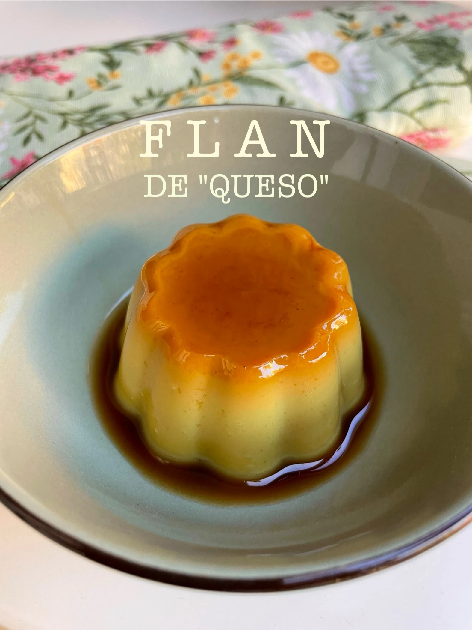 Postre vegano flan con textura cremosa y sabor natural