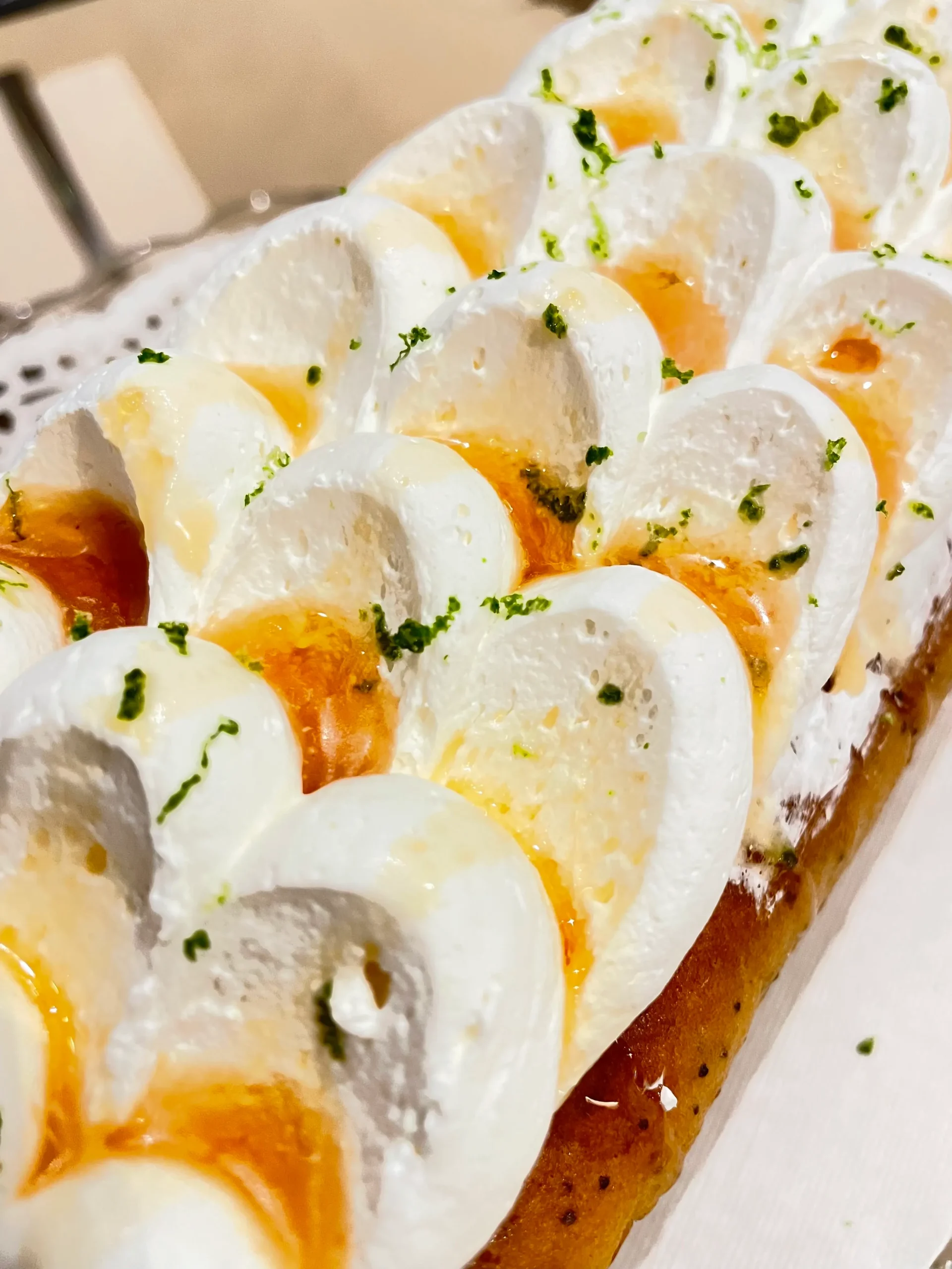 Postre vegano de manzana asada con canela